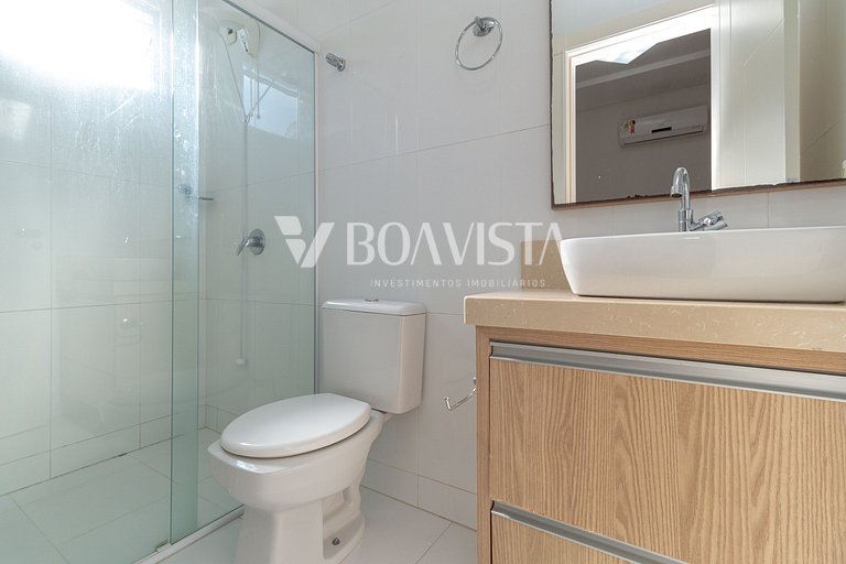 3-Bedroom Apartment with Ocean View in Bombas