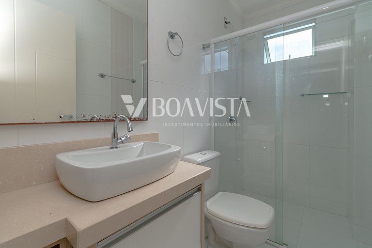 3-Bedroom Apartment with Ocean View in Bombas