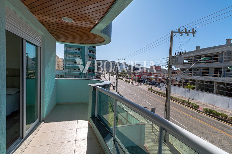 3-Bedroom Apartment with Ocean View in Bombas