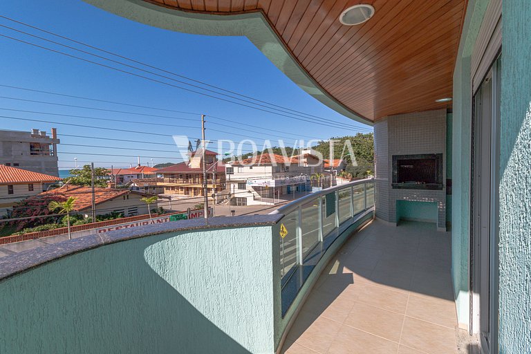 3-Bedroom Apartment with Ocean View in Bombas
