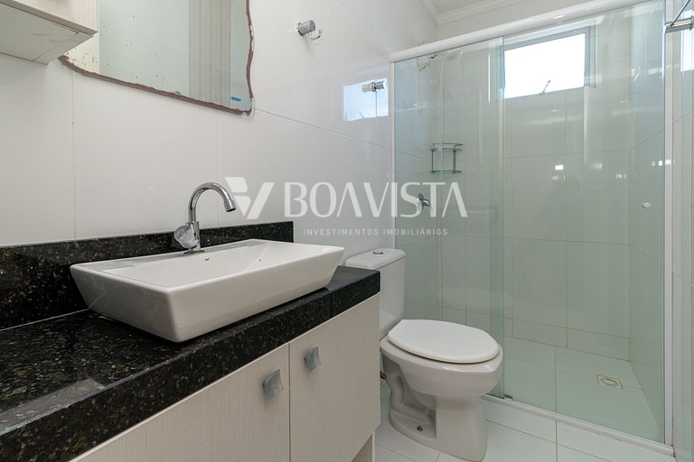 3-Bedroom Apartment with Ocean View in Bombas
