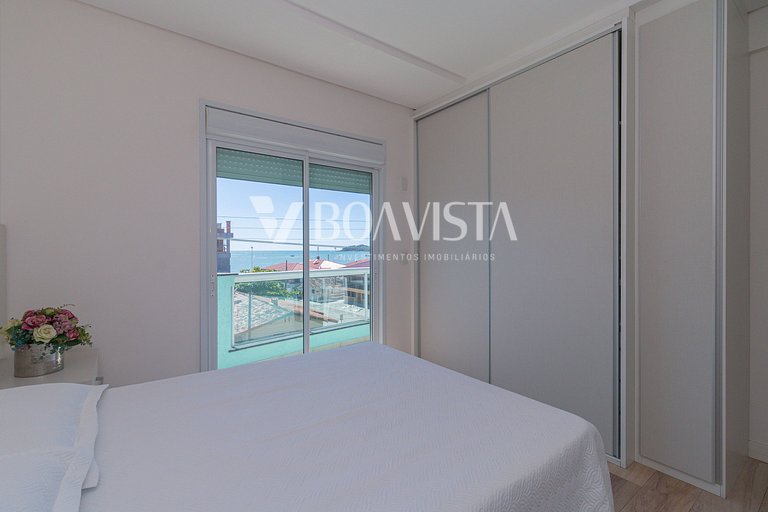 3-Bedroom Apartment with Ocean View in Bombas
