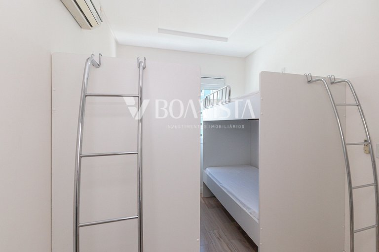 3-Bedroom Apartment with Ocean View in Bombas