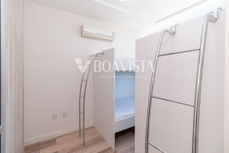 3-Bedroom Apartment with Ocean View in Bombas