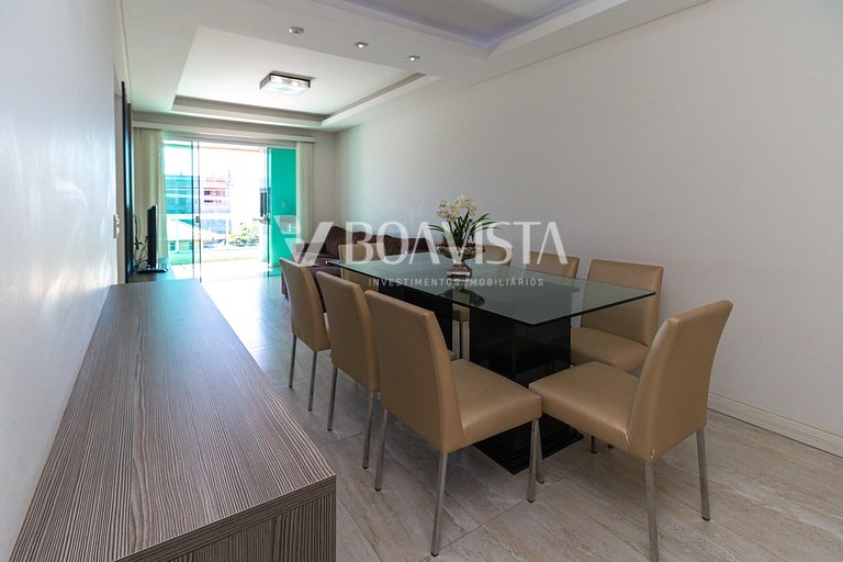 3-Bedroom Apartment with Ocean View in Bombas