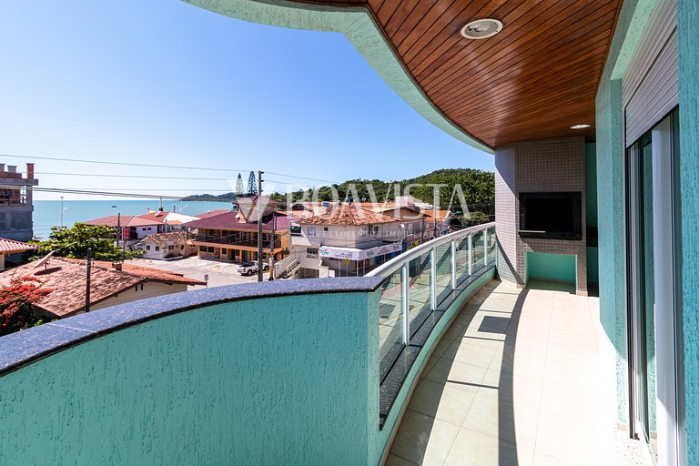 3-Bedroom Apartment with Ocean View in Bombas