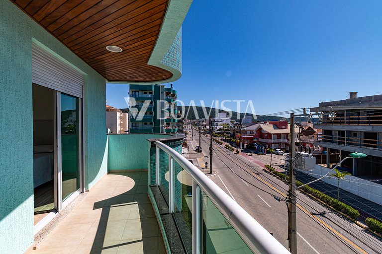 3-Bedroom Apartment with Ocean View in Bombas