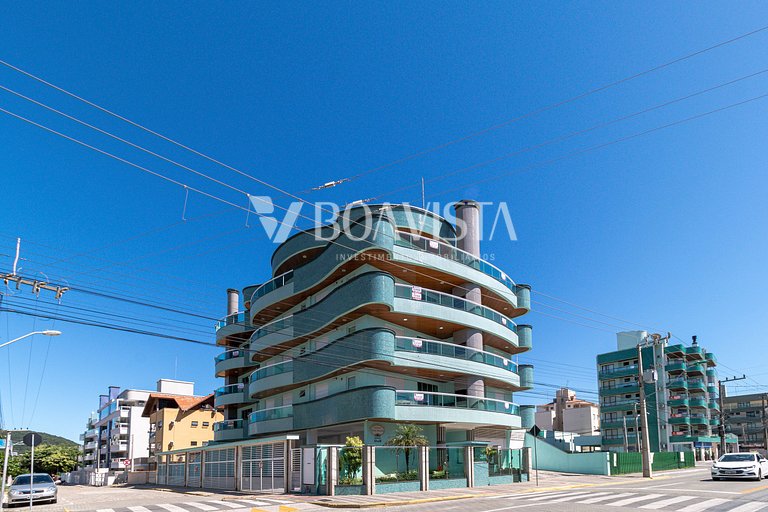 3-Bedroom Apartment with Ocean View in Bombas