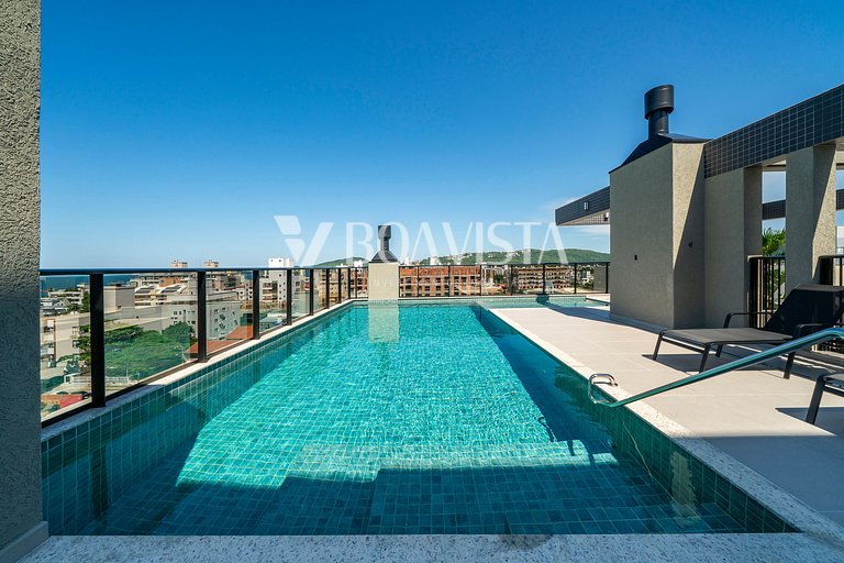 Apto c/ piscina, área de lazer e sala de jogos