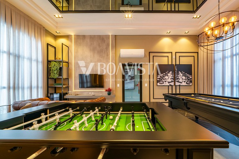 Apto c/ piscina, área de lazer e sala de jogos