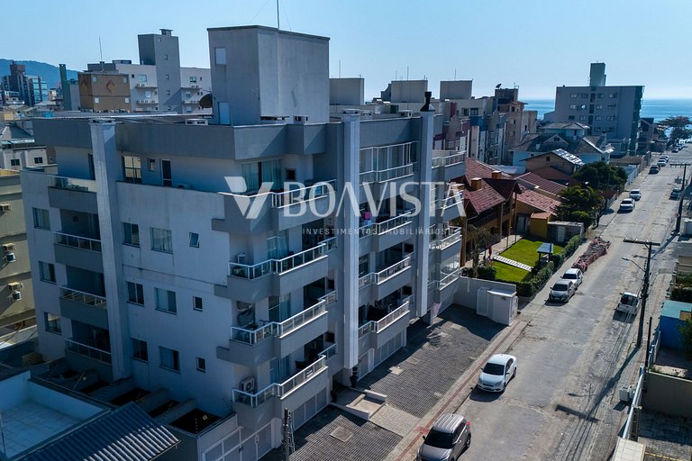 2 bedroom apartment with partial sea view