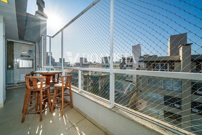 2 bedroom apartment with partial sea view