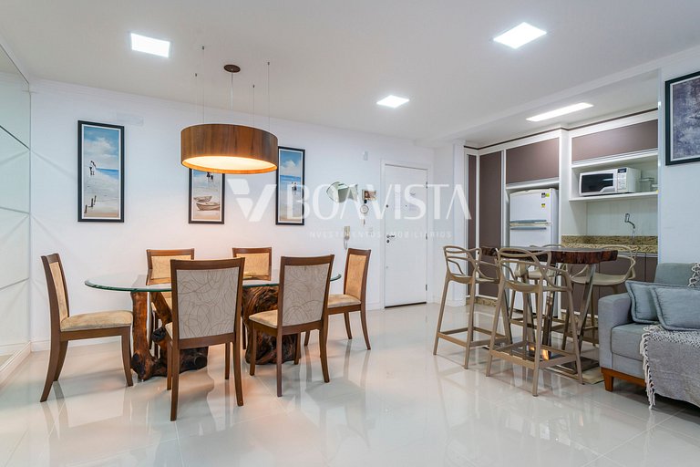 2 bedroom apartment with partial sea view