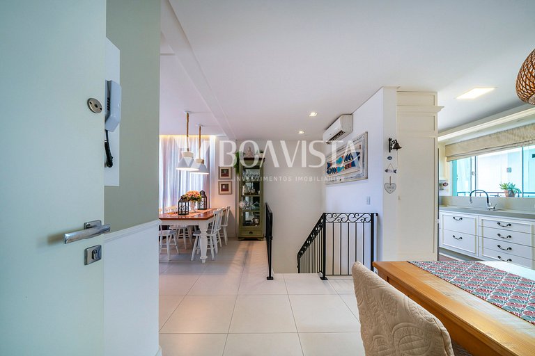 Duplex penthouse with 3 suites in Bombas