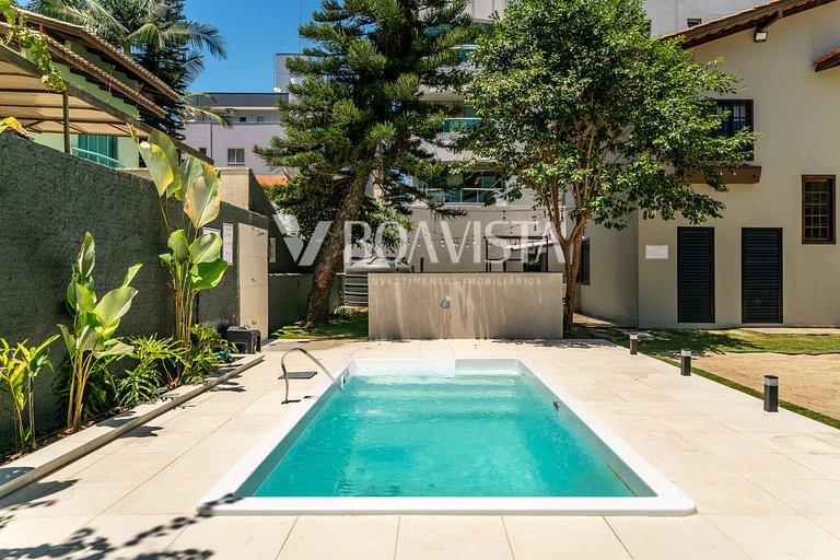 High standard house with swimming pool for 15 people