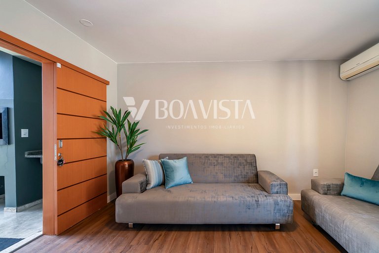 High standard house with swimming pool for 15 people