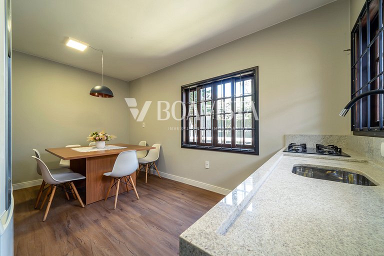 High standard house with swimming pool for 15 people