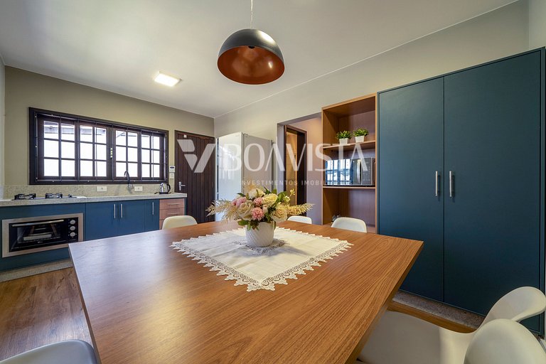 High standard house with swimming pool for 15 people