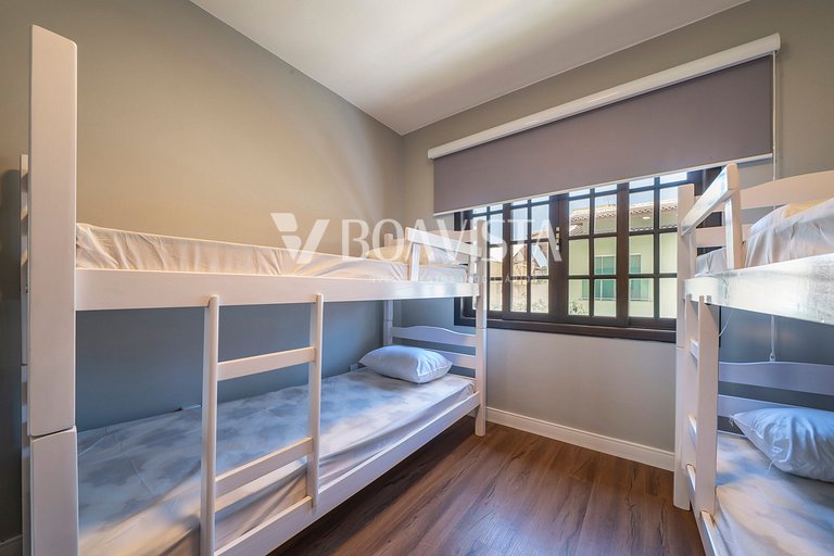 High standard house with swimming pool for 15 people