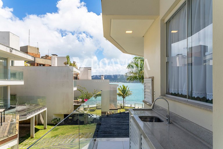 Casa frente mar 4 suítes p/ 12 pessoas