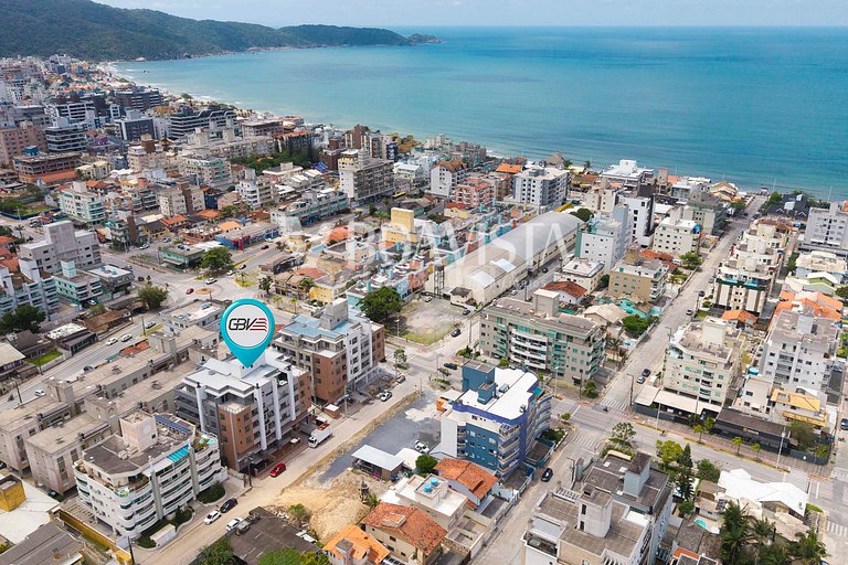 3 Quartos c/ Suíte • 8 Pessoas • Próximo à Praia